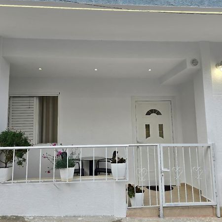 Aila Apartment Саранде Екстериор снимка