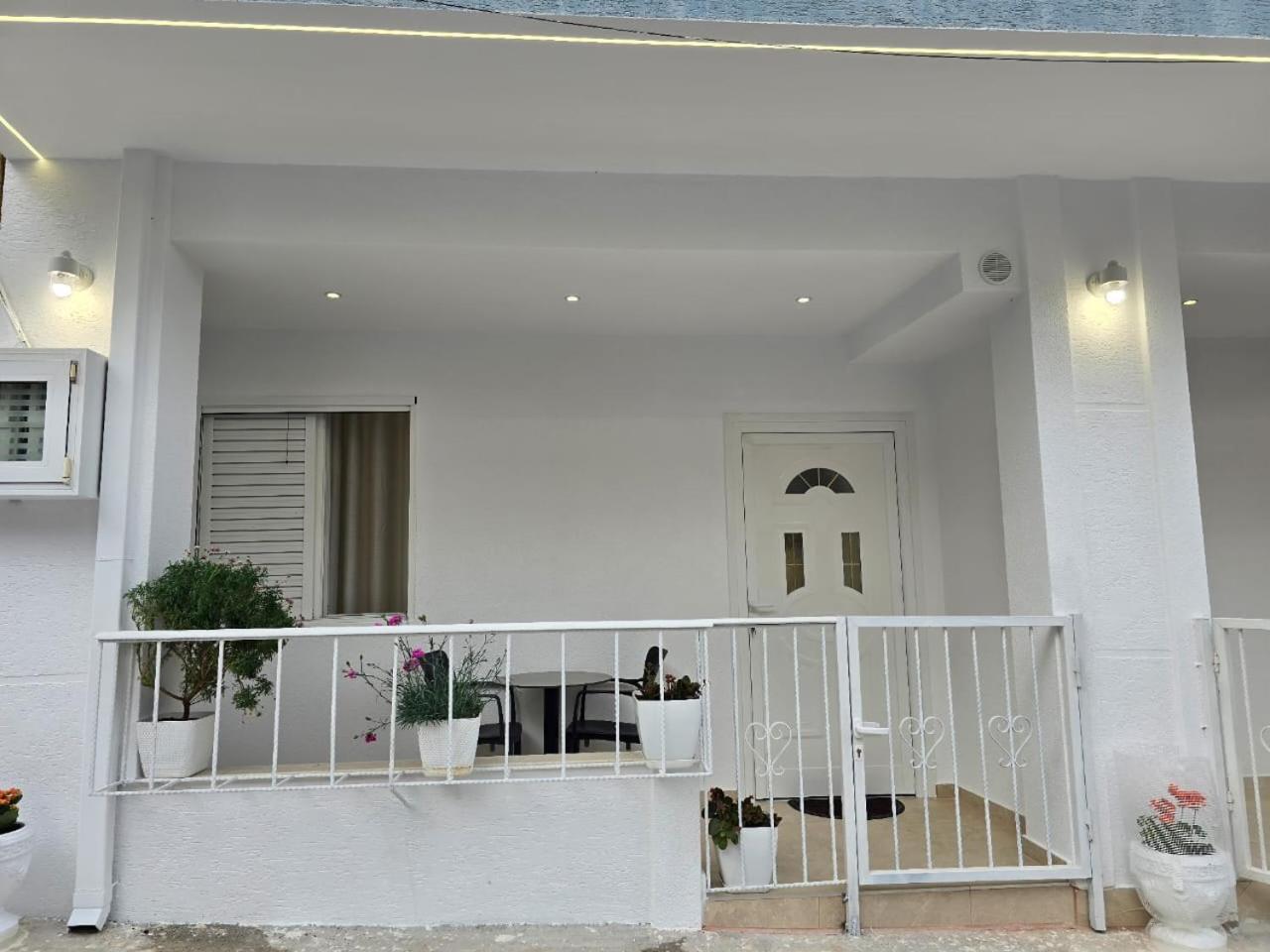 Aila Apartment Саранде Екстериор снимка